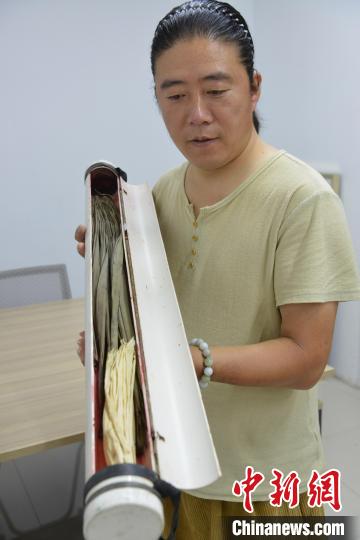 草編用的材料玉米皮、棕樹葉 李鵬茹 攝