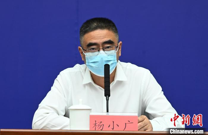 成都市政府副秘書(shū)長(zhǎng)、市衛(wèi)健委主任楊小廣?！“苍?攝