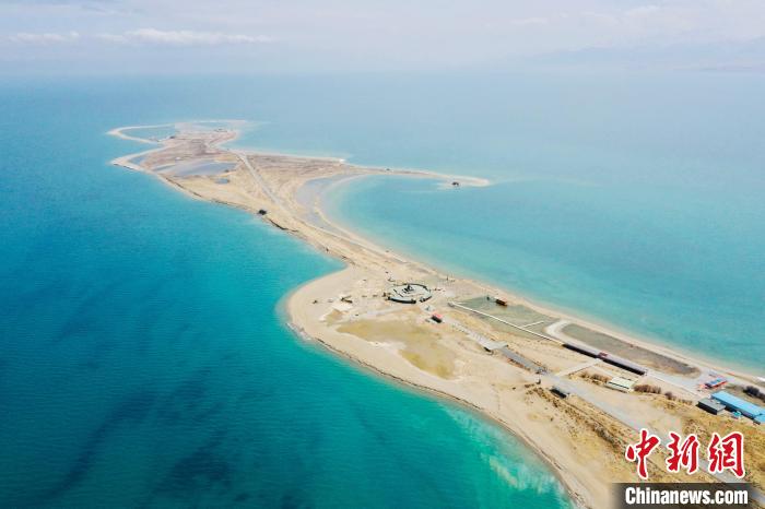 圖為青海湖?！±罱瓕?攝