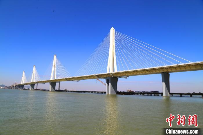 建設(shè)中的珠海金海特大橋?！∶蠎c虎 攝