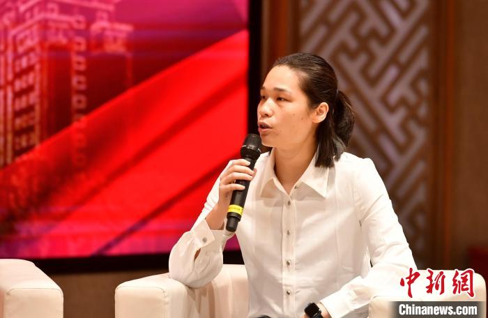 圖為林莉在福建師范大學(xué)分享會上發(fā)言。　呂明 攝