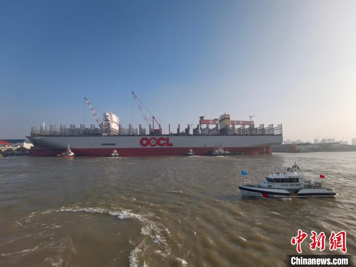 海巡艇在現(xiàn)場引導(dǎo)水上交通?！∧贤êＪ戮止﹫D