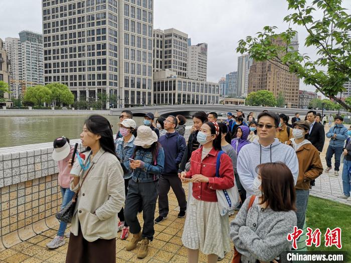 新階層人士走讀黃浦蘇州河沿岸?！》队畋?攝