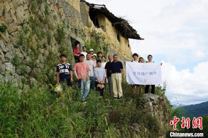 杜曉帆與該中心教師團(tuán)隊(duì)調(diào)研足跡遍布全中國各省市800多個城鄉(xiāng)聚落、文化景觀等?！?fù)旦大學(xué)國土與文化資源研究中心供圖