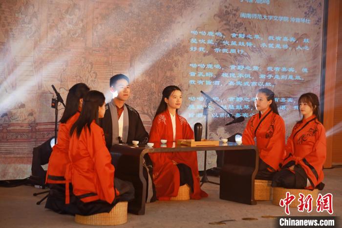 2023年閩南詩(shī)歌節(jié)開(kāi)幕式暨詩(shī)歌朗誦會(huì)現(xiàn)場(chǎng)。　閩南師范大學(xué)供圖