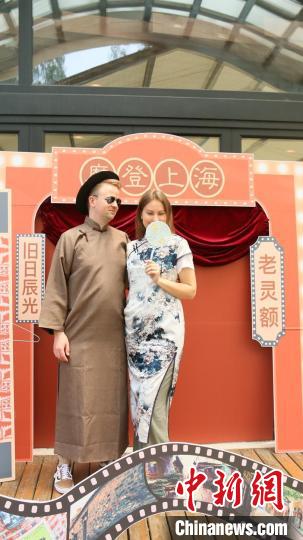 外交官們的上海風(fēng)韻時(shí)裝秀?！∪A東師范大學(xué)供圖