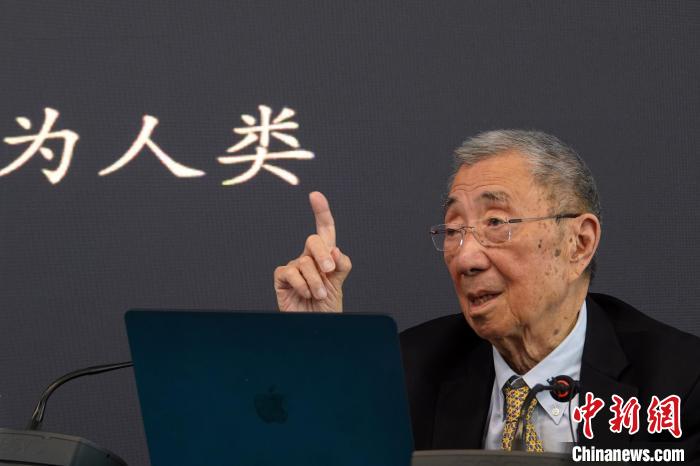高能論壇上，丁肇中先生與現(xiàn)場聽眾交流?！?lt;a target='_blank' href='/'><p  align=