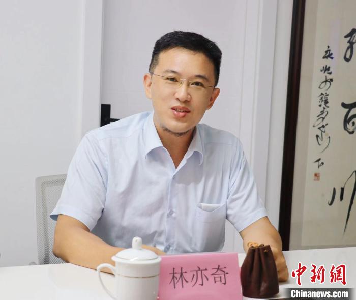 臺灣創(chuàng)新聯(lián)合建筑協(xié)會理事長林亦奇講述設立驛站愿景?！窃式?攝