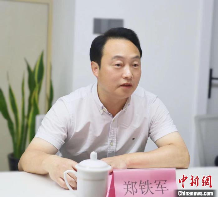 寧德市臺港澳辦主任鄭鐵軍講話?！窃式?攝