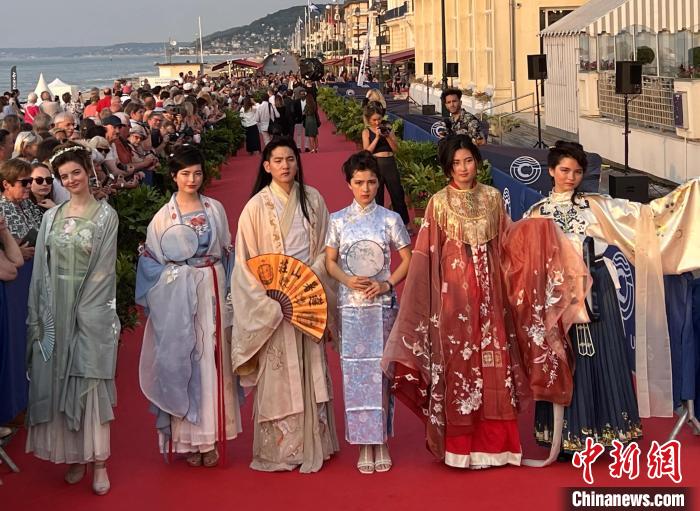 當?shù)貢r間6月16日，2023年卡布爾電影節(jié)中國日活動舉行?！≈鬓k方供圖