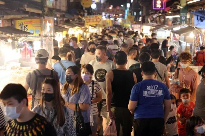 冰粉、雙皮奶、螺螄粉……臺(tái)網(wǎng)友發(fā)帖：臺(tái)灣街頭越來(lái)越多大陸小吃