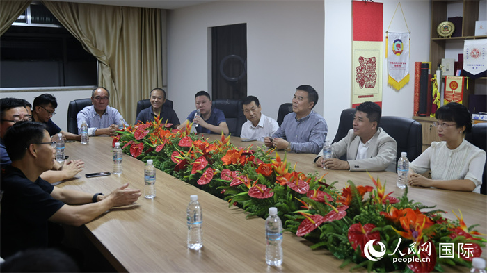 與會代表進行座談交流。（人民網(wǎng)記者  時元皓攝）