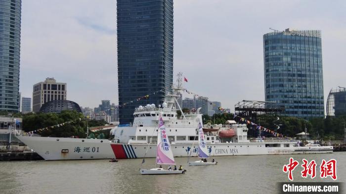 海事巡航救助船“海巡01”輪?？繃痛a頭，向公眾免費(fèi)開放?！≈烨镬戆?攝