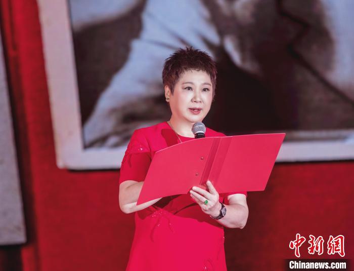 7月16日，榮智豐在2023年上海統(tǒng)戰(zhàn)文化周開幕活動中朗誦《與統(tǒng)戰(zhàn)先輩的時空對話》?！堦?攝