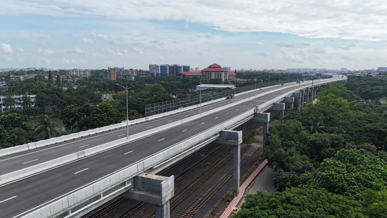 孟加拉國(guó)達(dá)卡機(jī)場(chǎng)高架快速路項(xiàng)目。鄭小忠攝