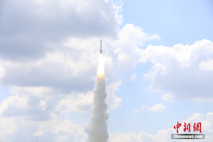 北京時間 2023年9月10日12時30分，中國在太原衛(wèi)星發(fā)射中心使用長征六號改運載火箭，成功將遙感四十號衛(wèi)星發(fā)射升空，衛(wèi)星順利進入預定軌道，發(fā)射任務獲得圓滿成功。該衛(wèi)星主要用于開展電磁環(huán)境探測及相關(guān)技術(shù)試驗。此次任務是長征系列運載火箭第487次飛行。王曉虎 攝