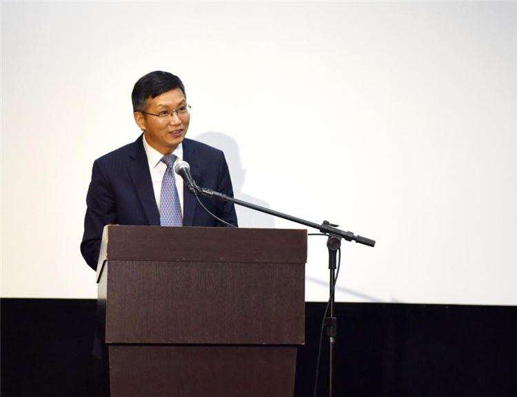 中國駐圣保羅總領(lǐng)事余鵬在開幕活動中致辭。 圣保羅州立大學(xué)孔子學(xué)院供圖