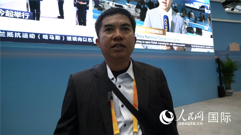 印尼《辛加朗綜合日報(bào)》記者班邦·蘇利斯提奧（Bambang Sulistio）與記者交談。人民網(wǎng) 楊春燕攝