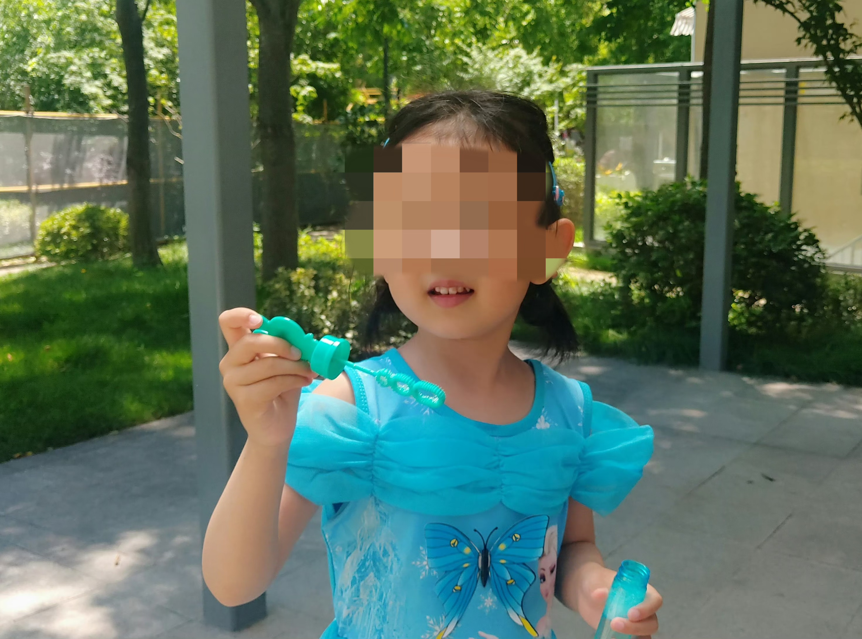 海灘失蹤女童。圖源：女童家人社交賬號