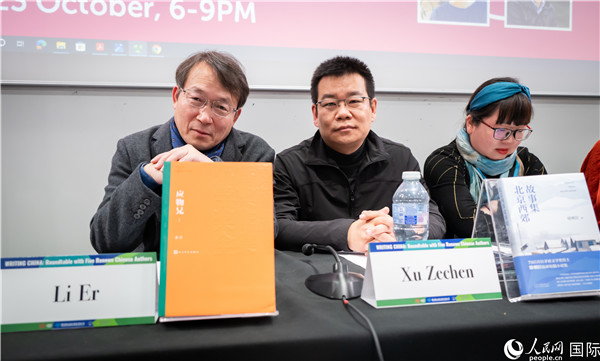 作家李洱、徐則臣分別以自己的作品為基礎(chǔ)，介紹了鄉(xiāng)土文學(xué)和城市文學(xué)。郭錦標(biāo)攝