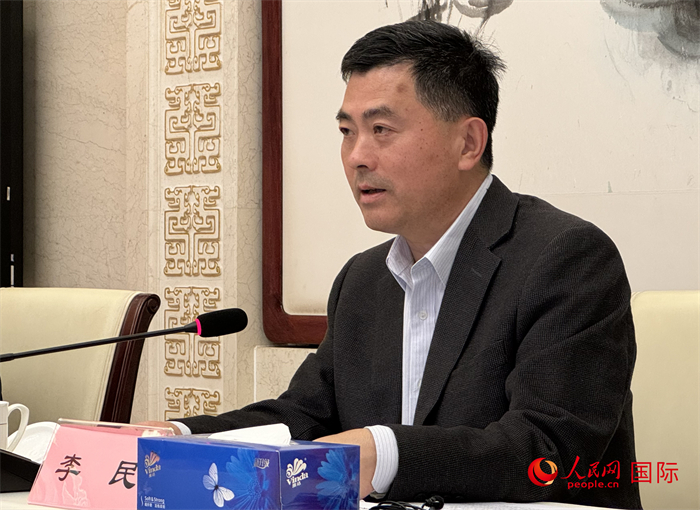 10月31日，歐美同學(xué)會秘書長李民在第五屆中法文化論壇媒體吹風(fēng)會上講話。（人民網(wǎng) 謝瑩攝）