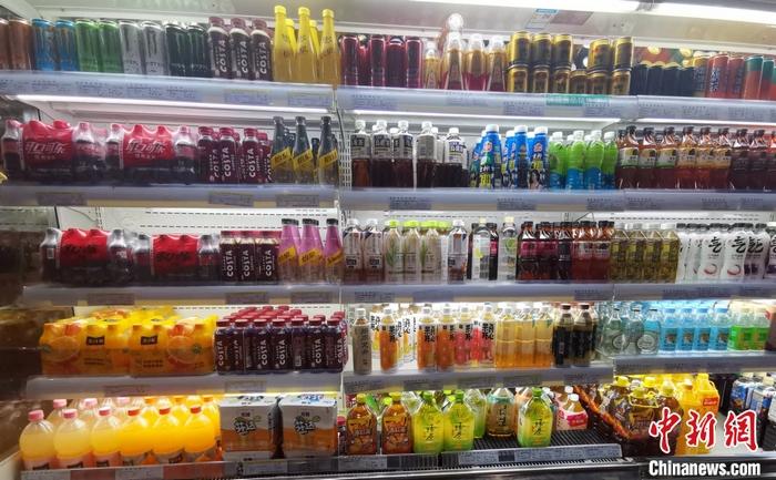 某超市的飲料區(qū)。 <a target='_blank' href='/' ><p  align=
