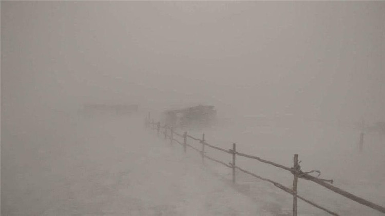 2023年11月4日，蒙古國(guó)部分省份發(fā)生暴風(fēng)雪天氣。蒙古國(guó)緊急情況總局官網(wǎng)圖片