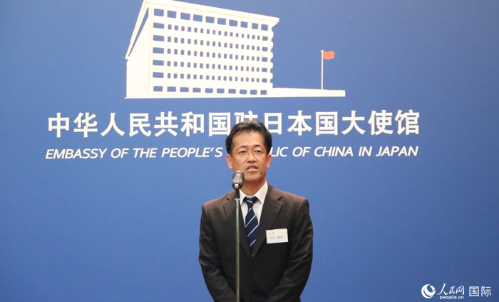 導(dǎo)師代表、東京大學(xué)教授內(nèi)山真伸發(fā)表致辭。人民網(wǎng) 許可攝