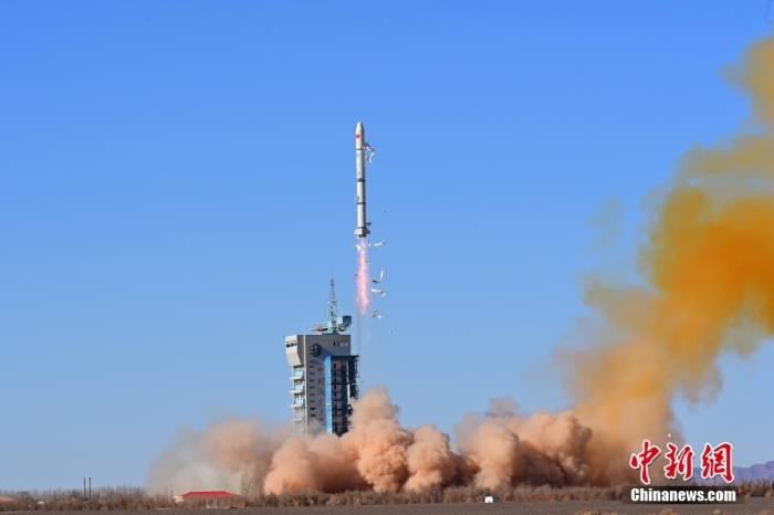 北京時(shí)間2023年11月16日11時(shí)55分，我國(guó)在酒泉衛(wèi)星發(fā)射中心使用長(zhǎng)征二號(hào)丙運(yùn)載火箭，成功將新一代海洋水色觀(guān)測(cè)衛(wèi)星發(fā)射升空，衛(wèi)星順利進(jìn)入預(yù)定軌道，發(fā)射任務(wù)獲得圓滿(mǎn)成功。此次任務(wù)是長(zhǎng)征系列運(yùn)載火箭第497次飛行。汪江波 攝