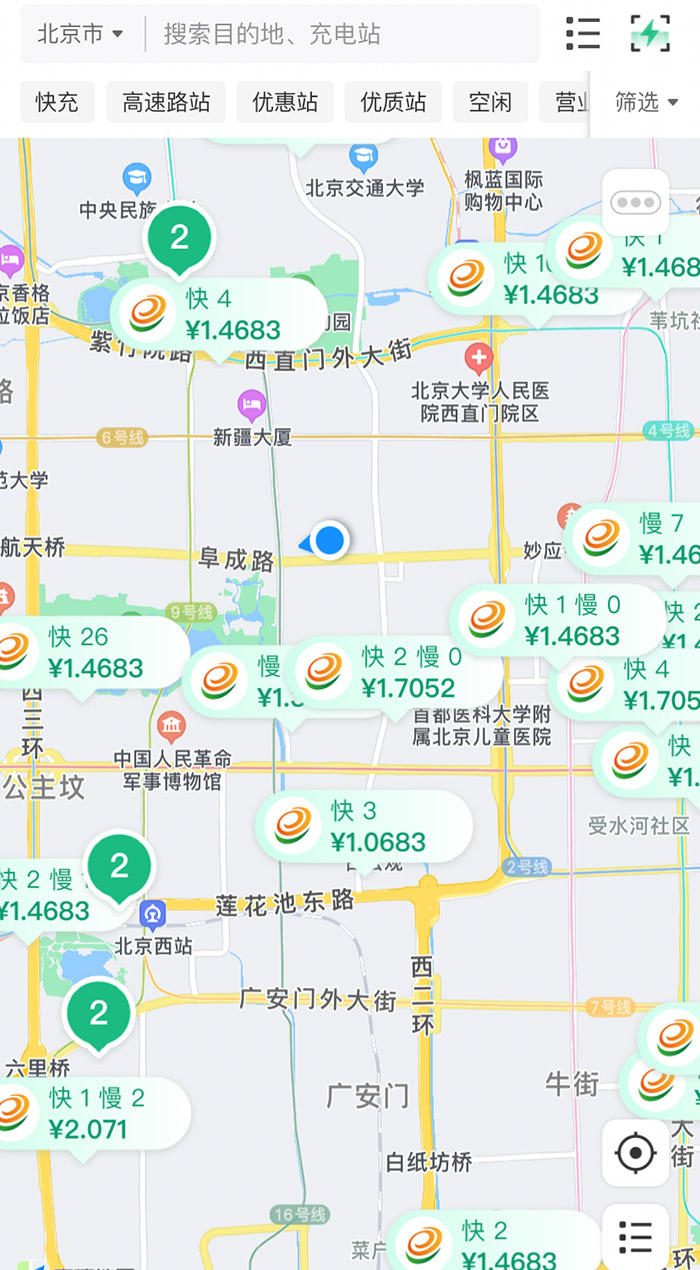 中新財(cái)經(jīng)查詢相關(guān)充電APP發(fā)現(xiàn)，電價(jià)平峰時(shí)段，快充樁的價(jià)格普遍在1.4元度左右。