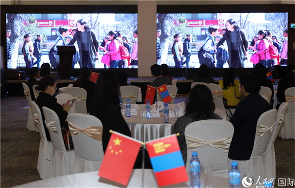 12月1日，活動(dòng)現(xiàn)場(chǎng)播放防治結(jié)核病宣傳短片。人民網(wǎng)記者 霍文攝