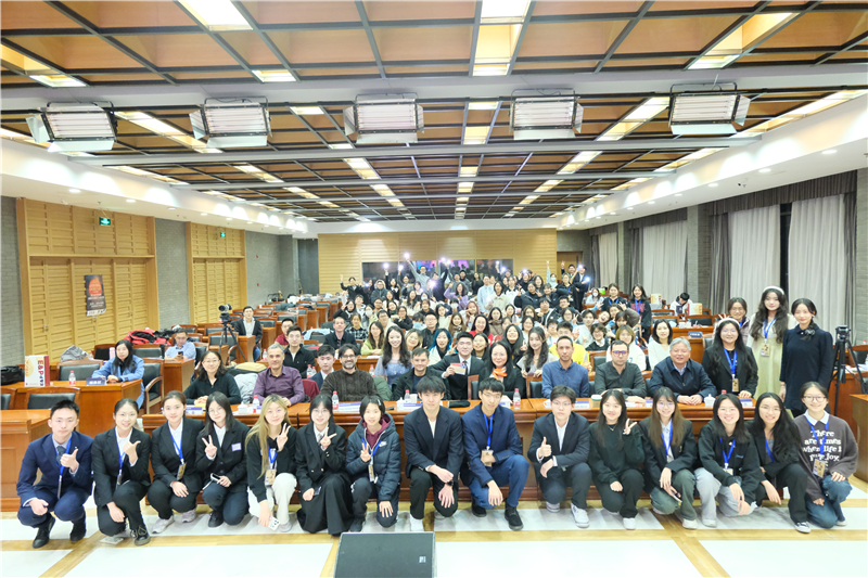 第八屆全國高校西班牙語配音大賽決賽現(xiàn)場合影。主辦方供圖
