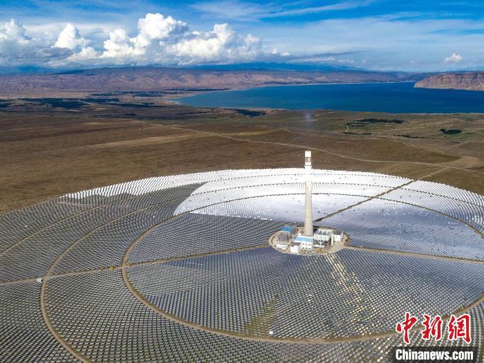 資料圖：光伏發(fā)電園區(qū)一隅。張進(jìn)剛 攝