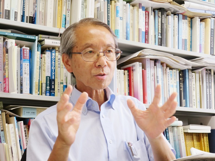 日本創(chuàng)價大學教授高橋強接受人民網(wǎng)采訪。（視頻截圖）
