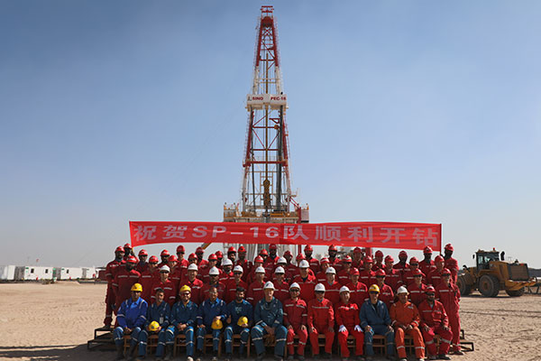 12月25日，中石化國工科威特分公司SINOPEC-16隊(duì)在科威特北部油區(qū)順利開鉆。中石化供圖