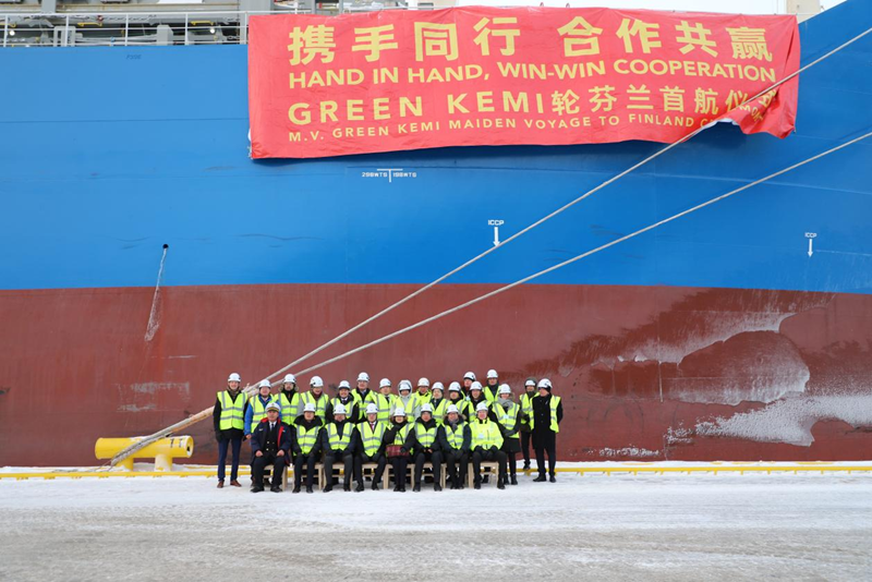 1月15日，在凱米港口拍攝的中遠(yuǎn)海運(yùn)“Green Kemi”輪。記者 陳靜 攝
