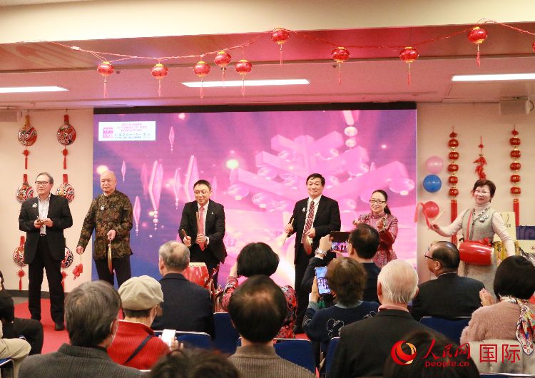 打擊樂合奏《春節(jié)序曲》。人民網(wǎng) 許可攝