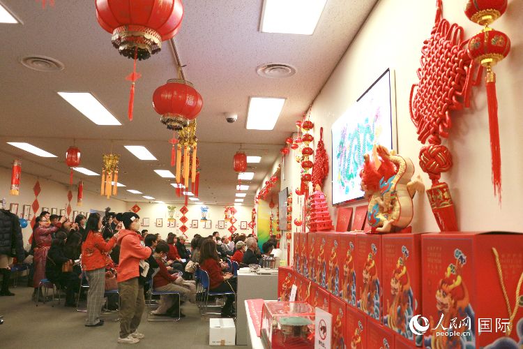 現(xiàn)場(chǎng)洋溢著濃郁的新春氛圍。人民網(wǎng) 許可攝