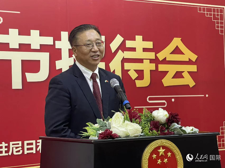 中國駐尼日利亞大使崔建春致辭。人民網(wǎng)記者 姜宣攝