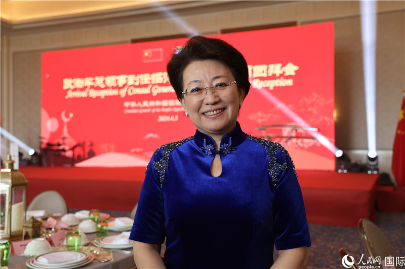 中國駐迪拜第十一任總領(lǐng)事歐渤芊。人民網(wǎng) 閆夢攝