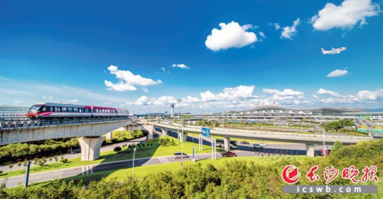 　　根據(jù)《實施意見》，長沙將建設聯(lián)通世界的航空樞紐，打造輻射全國的鐵路樞紐，深化綜合交通協(xié)調(diào)機制。    資料圖片