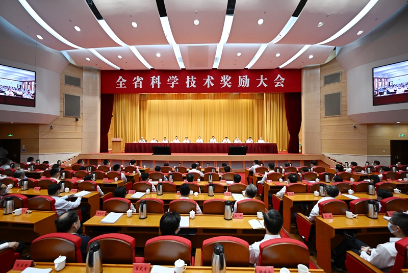 圖為江蘇省科學技術(shù)獎勵大會現(xiàn)場。吳勝攝