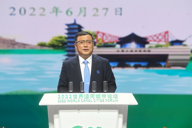 揚(yáng)州市委常委、常務(wù)副市長陳鍇竑作推介發(fā)言。邵丹攝