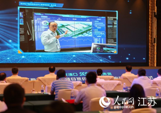 圖為浦口區(qū)集成電路企業(yè)介紹智能制造系統(tǒng)。浦口區(qū)委宣傳部供圖