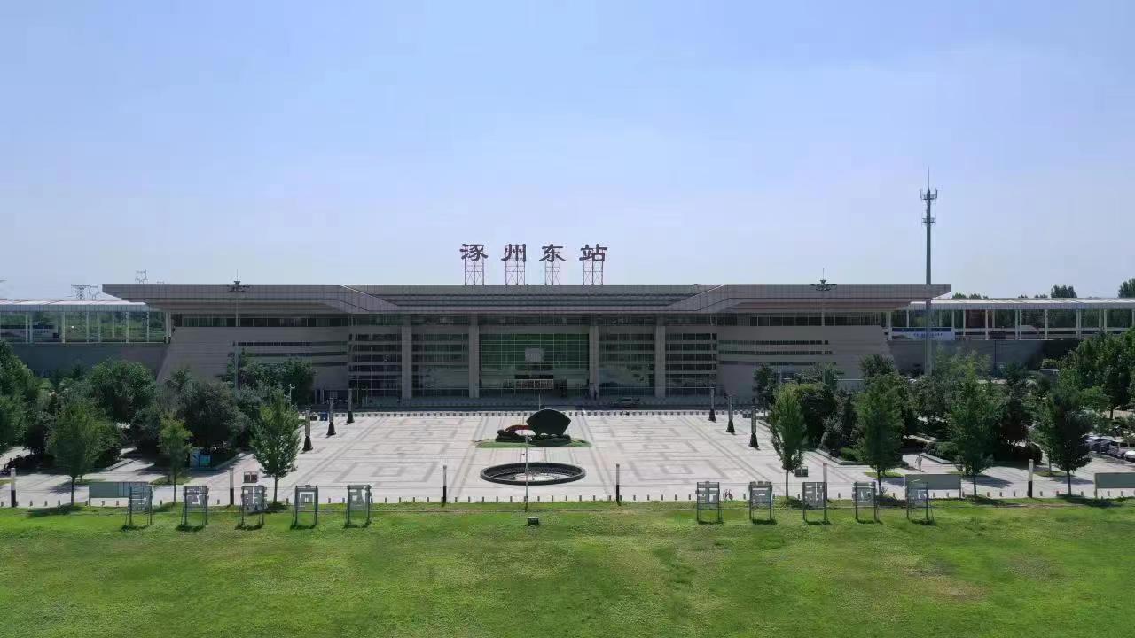 通勤專列高鐵始發(fā)站涿州東站。 熊華明、王聚言攝