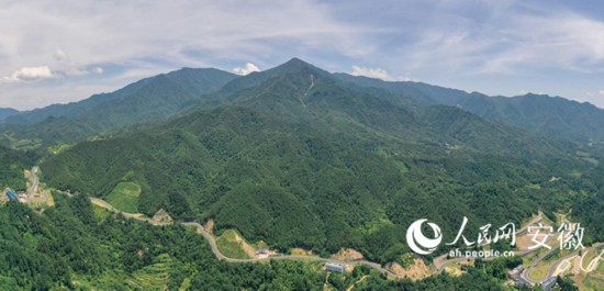大別山旅游扶貧快速通道。人民網(wǎng) 陳若天攝