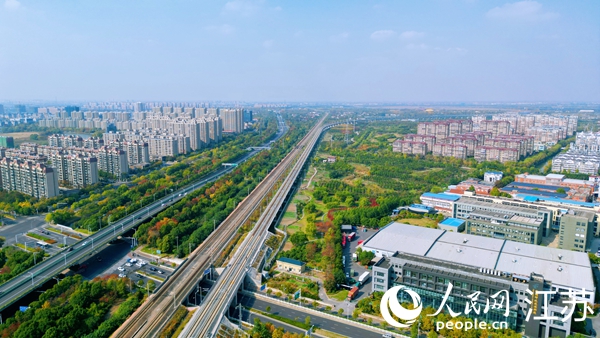 航拍幸福街道。人民網(wǎng)記者 王繼亮攝