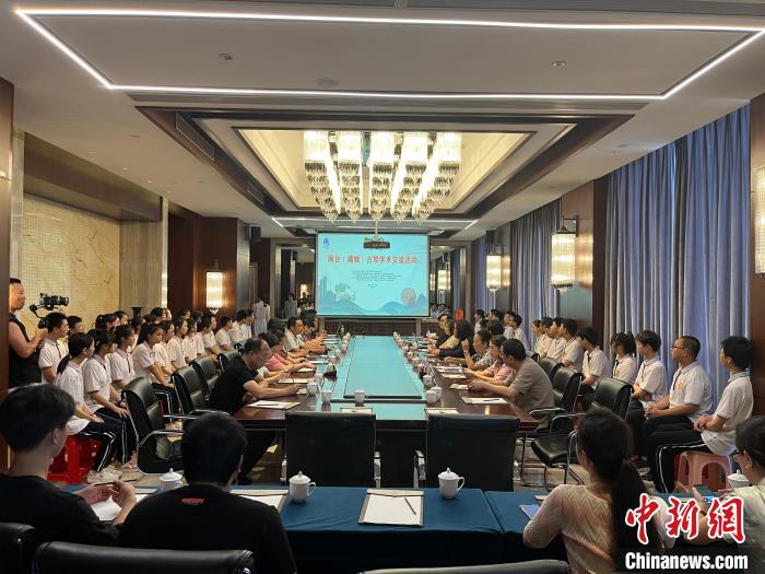 閩臺古琴技藝培訓(xùn)交流活動同步舉行?！∪~國寶 攝