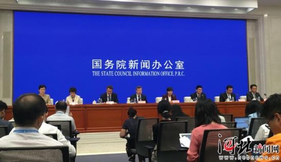 8月26日，國務(wù)院新聞辦召開國務(wù)院政策例行吹風(fēng)會。圖為吹風(fēng)會現(xiàn)場。 記者李巍攝