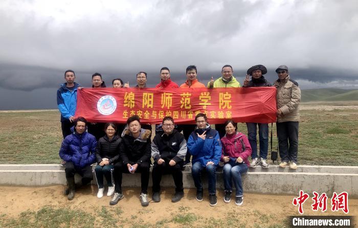 圖為綜合考察團(tuán)野外調(diào)查組在西藏安多縣。西藏那曲市林業(yè)和草原局供圖